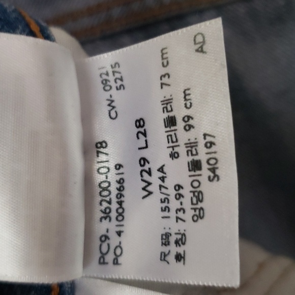 Levi's 501 medium wash straight leg jeans, quality denim, and button fly. - Picture 8 of 11